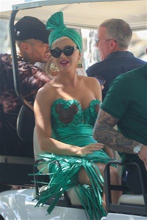 Katy Perry Hawaii çekimlerde
