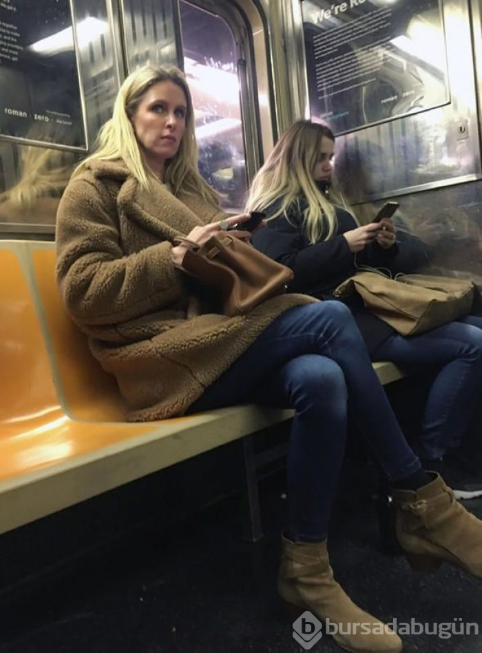Özel uçağı olan milyarder metrodan çıktı!
