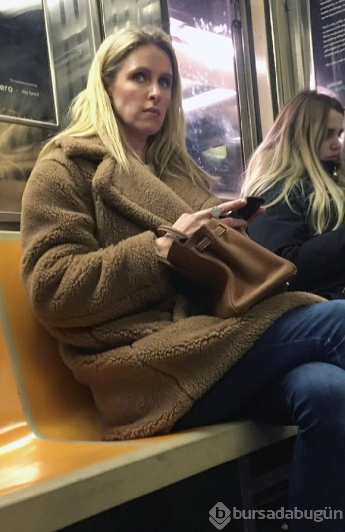 Özel uçağı olan milyarder metrodan çıktı!
