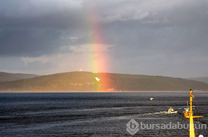 Çanakkale Boğazı gökkuşağı ile renklendi