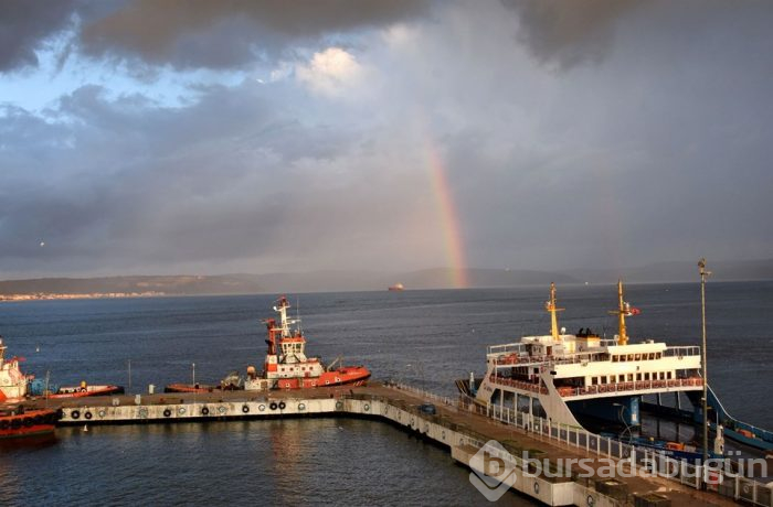 Çanakkale Boğazı gökkuşağı ile renklendi
