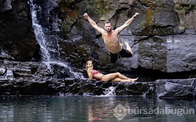 Ryan Reynolds, Chris Hemsworth'ün seyahat fotoğrafıyla alay etti