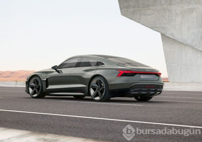 Audi'den 4 kapılı elektrikli coupe konsepti: Audi e-tron GT concept