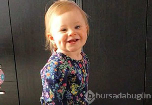Bağırsakları dışarıda doğdu
