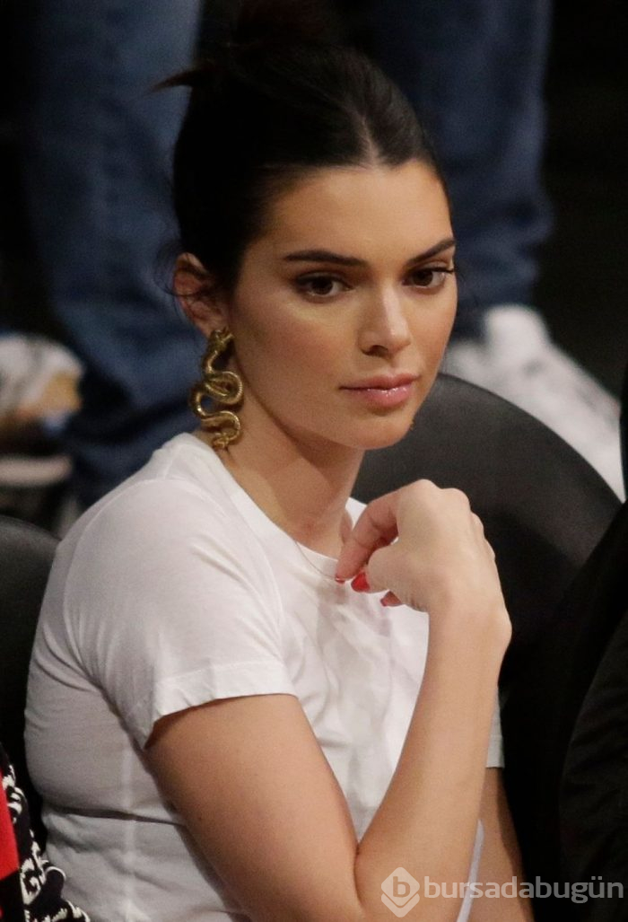 Kendall Jenner NBA maçında elmalı şeker yedi (NBA maçlarına damga vuran ünlü isimler)