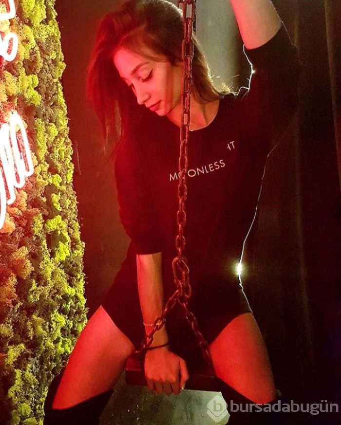 2019 Survivor yarışmacısının cesur pozları olay oldu!