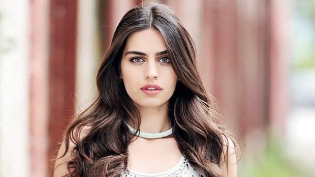 Amine Gülşe'nin gelinliği 520 bin TL!
