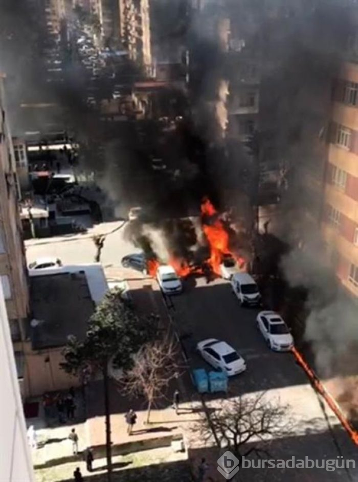 Şanlıurfa'da elektrik trafosunda patlama; araçlar alev aldı