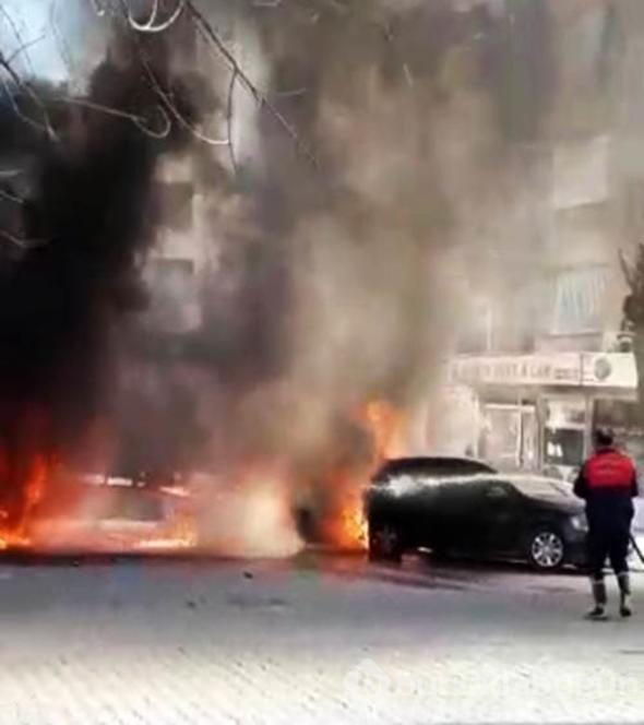 Şanlıurfa'da elektrik trafosunda patlama; araçlar alev aldı