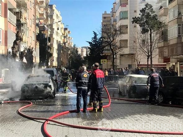 Şanlıurfa'da elektrik trafosunda patlama; araçlar alev aldı