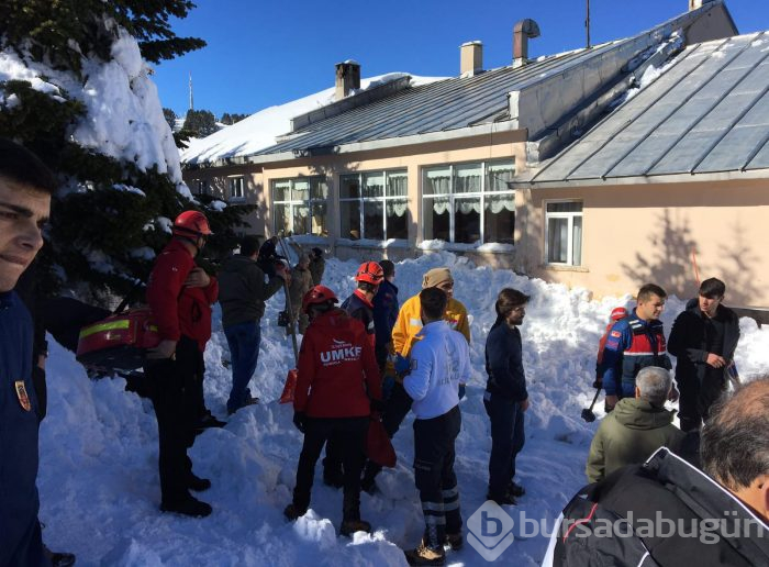 Bursa Uludağ'da çok sayıda kişi kar altında kaldı!