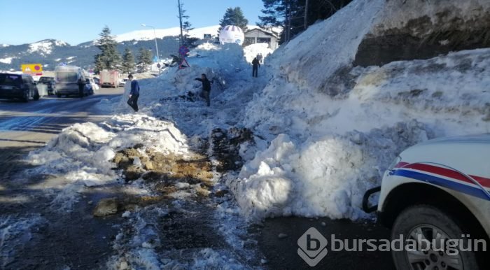 Bursa Uludağ'da çok sayıda kişi kar altında kaldı!