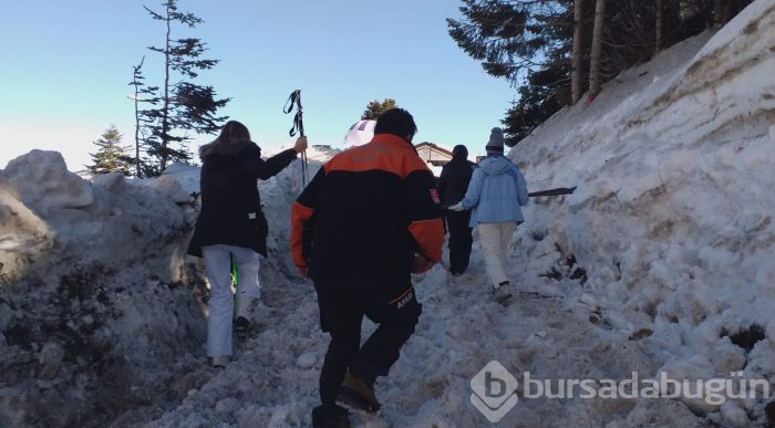 Bursa Uludağ'da çok sayıda kişi kar altında kaldı!