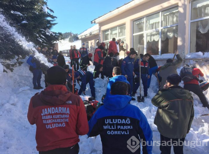 Bursa Uludağ'da çok sayıda kişi kar altında kaldı!