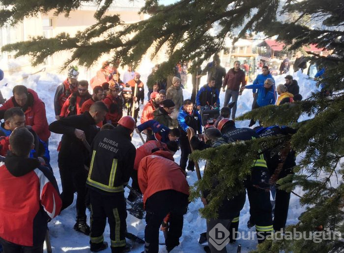 Bursa Uludağ'da çok sayıda kişi kar altında kaldı!