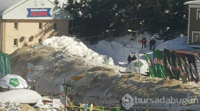 Bursa Uludağ'da çok sayıda kişi kar altında kaldı!