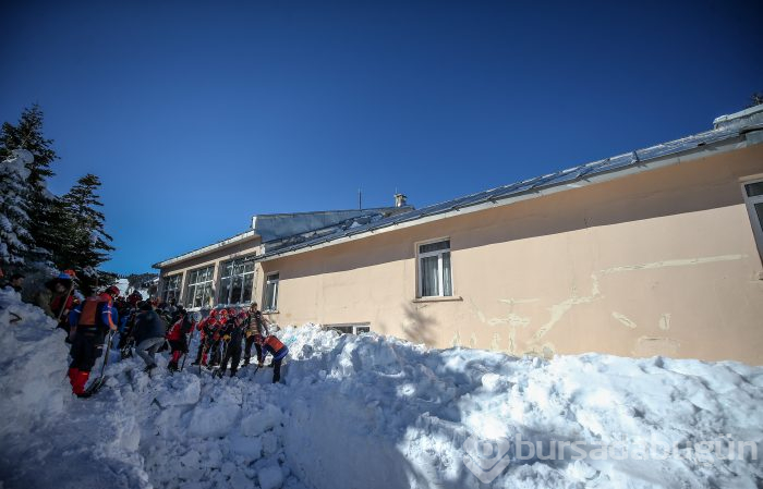 Bursa Uludağ'da çok sayıda kişi kar altında kaldı!