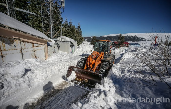 Bursa Uludağ'da çok sayıda kişi kar altında kaldı!