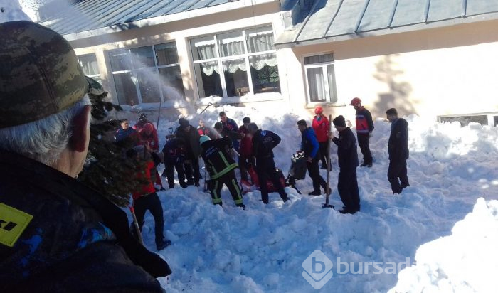 Bursa Uludağ'da çok sayıda kişi kar altında kaldı!