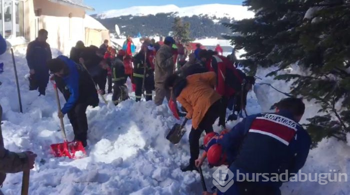 Bursa Uludağ'da çok sayıda kişi kar altında kaldı!