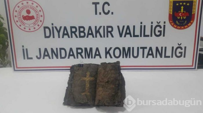 Diyarbakır'da altın yazmalı İncil ele geçirildi
