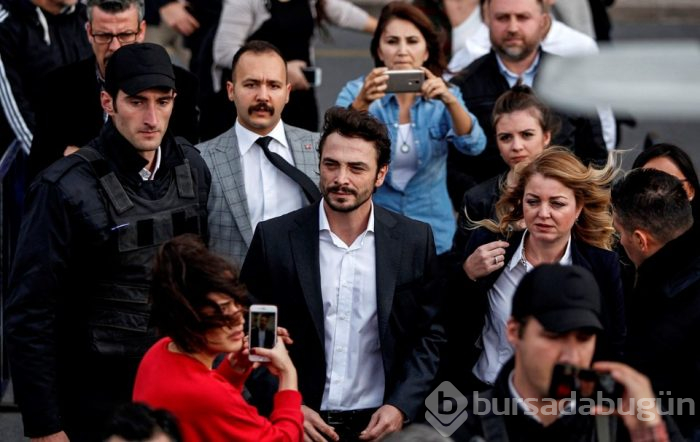 Ahmet Kural'dan adliye sonrası ilk görüntü (Fermuar işareti)