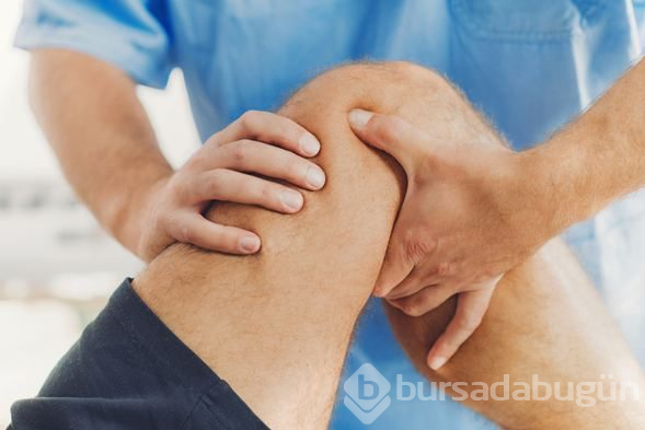 Bacak bacak üstüne atarken bir kez daha düşünün! (Diz ağrısına yol açan hatalar)
