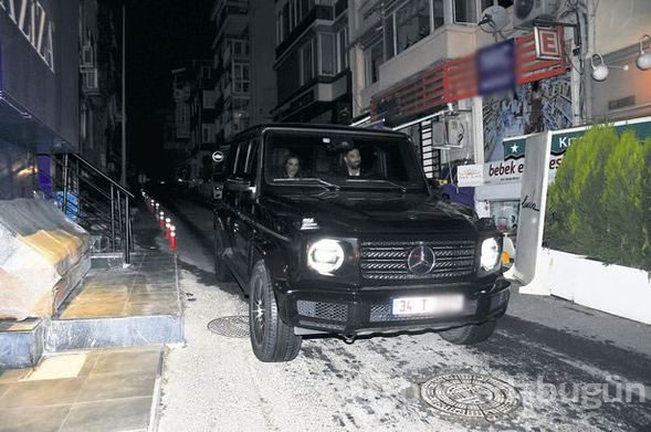 Arda Turan'ın Aslıhan Doğan'a aldığı cipte Tarkan detayı!
