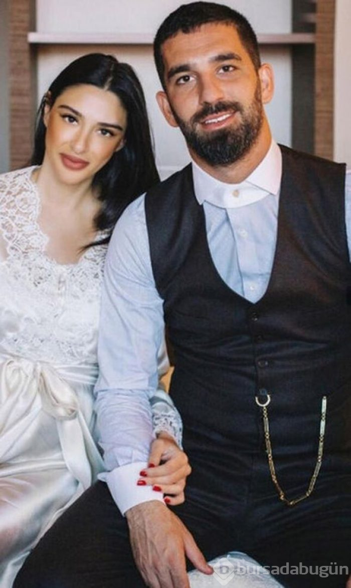 Arda Turan'ın Aslıhan Doğan'a aldığı cipte Tarkan detayı!
