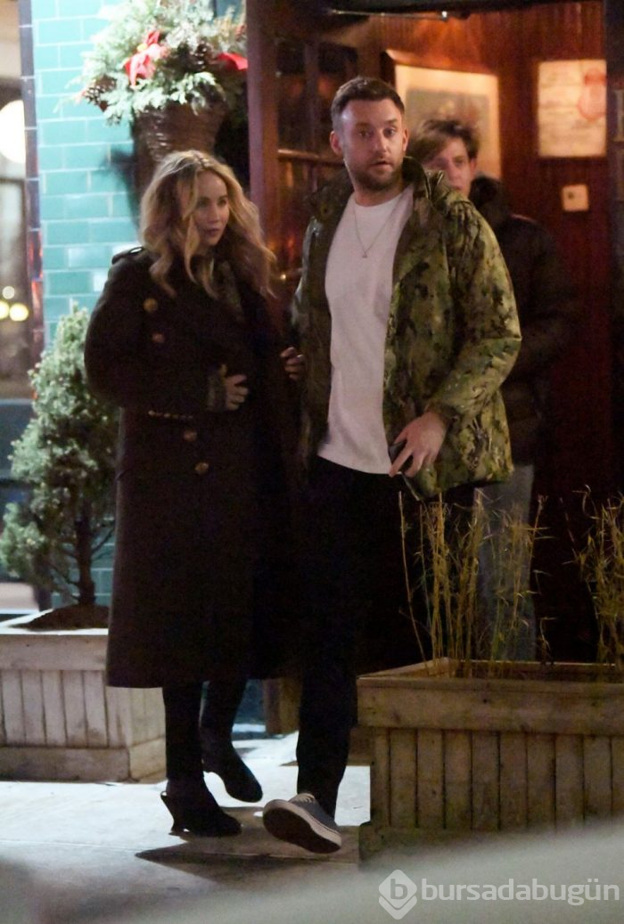 Jennifer Lawrence, Cooke Maroney ile nişanlandı