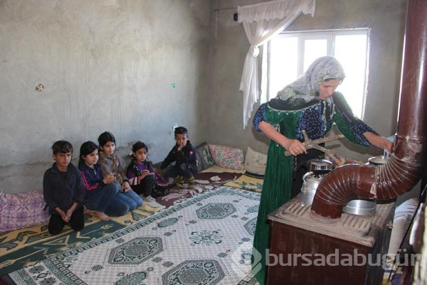 Annesiz, babasız, penceresiz, kapısız evde kalan 6 kardeş!
