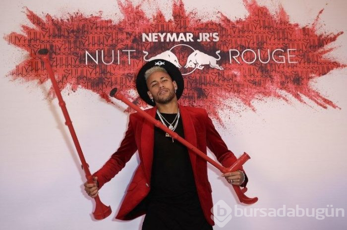 Sakatlığına rağmen parti veren Neymar'ın doğum gününe yıldız yağmuru (Yeni yaş dileği yeni tarak kemiği)