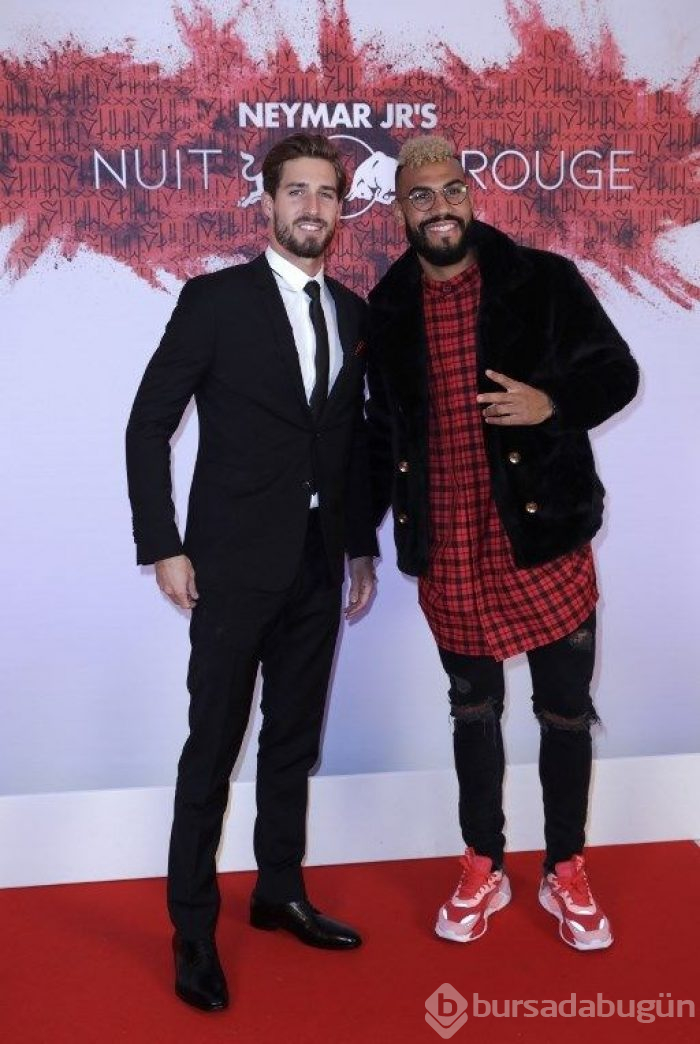 Sakatlığına rağmen parti veren Neymar'ın doğum gününe yıldız yağmuru (Yeni yaş dileği yeni tarak kemiği)
