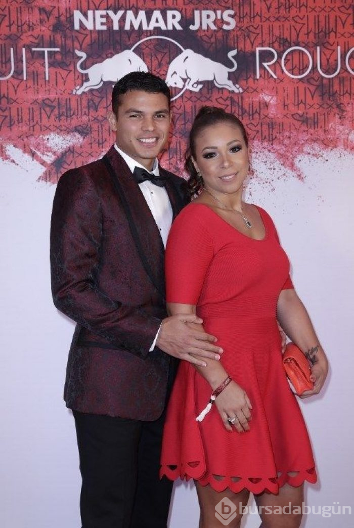Sakatlığına rağmen parti veren Neymar'ın doğum gününe yıldız yağmuru (Yeni yaş dileği yeni tarak kemiği)