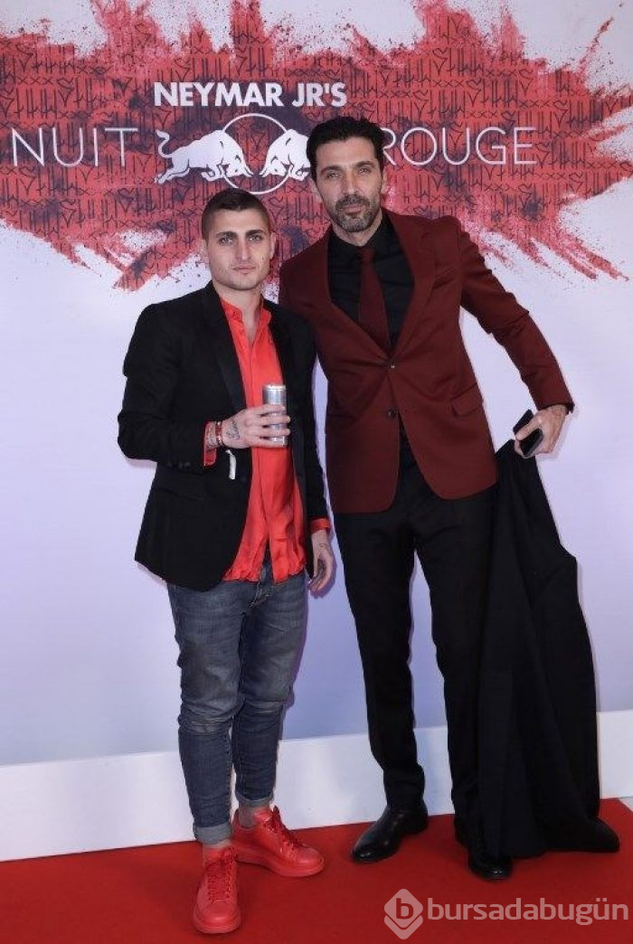 Sakatlığına rağmen parti veren Neymar'ın doğum gününe yıldız yağmuru (Yeni yaş dileği yeni tarak kemiği)