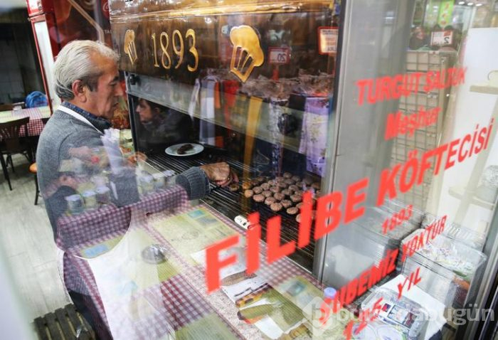 Türkiye'nin en eski köftecisi... 70 yıllık müdavimleri var
