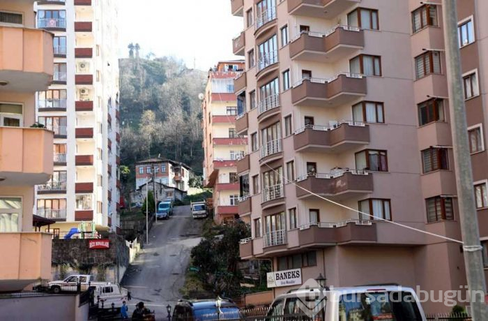 Markete gitmeye üşenince evinin balkonuna "teleferik" kurdu