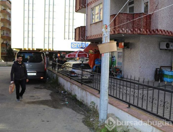 Markete gitmeye üşenince evinin balkonuna "teleferik" kurdu