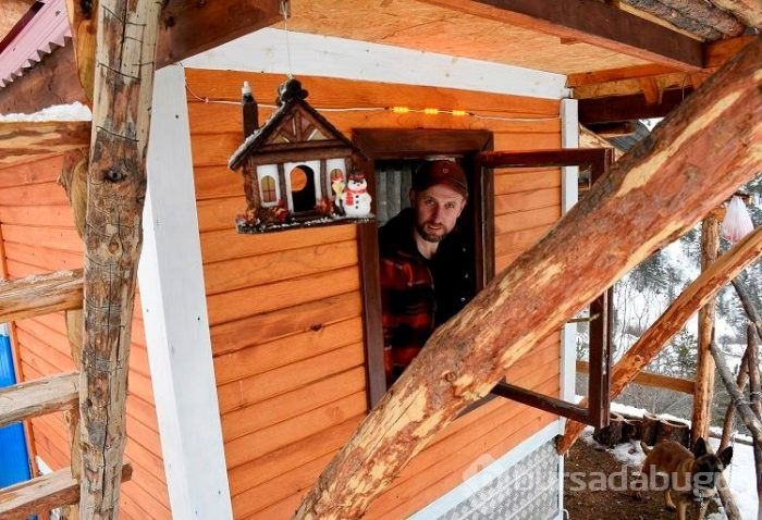 Doğada yaşam özlemini ahşap karavanıyla dindiriyor
