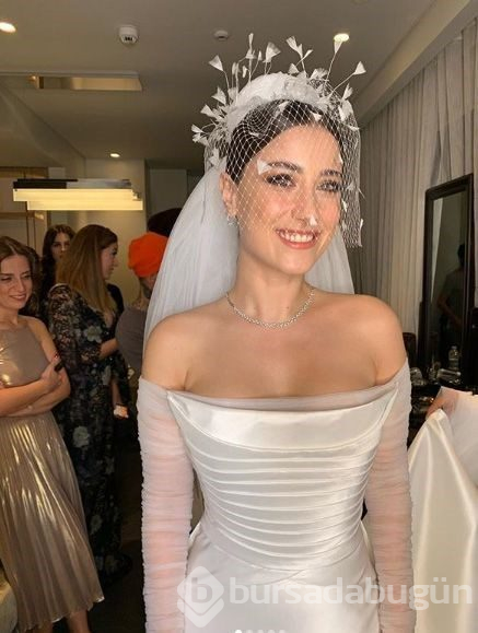Hazal Kaya gelinliği için 10 yıl önce söz aldı