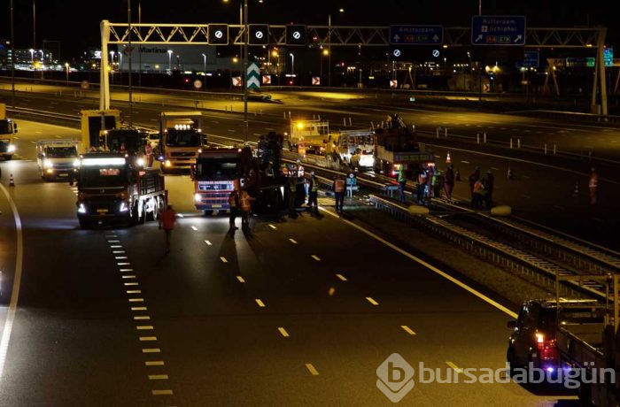 Hollanda'da Türk iş adamının otelin bahçesine koyacağı uçak otoyoldan geçti
