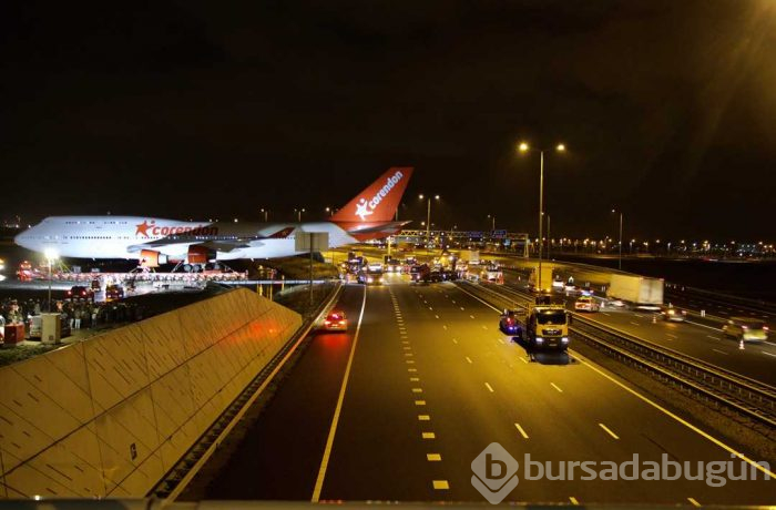 Hollanda'da Türk iş adamının otelin bahçesine koyacağı uçak otoyoldan geçti

