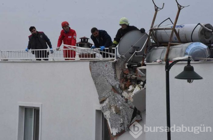 Bodrum'da patlayan buzdolabı evin duvarını yıktı
