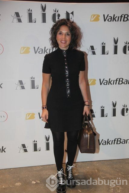 Alice Müzikali'ne ünlü akını