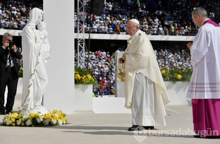 Papa Francis, BAE'de düzenlenen ilk ayini yönetti