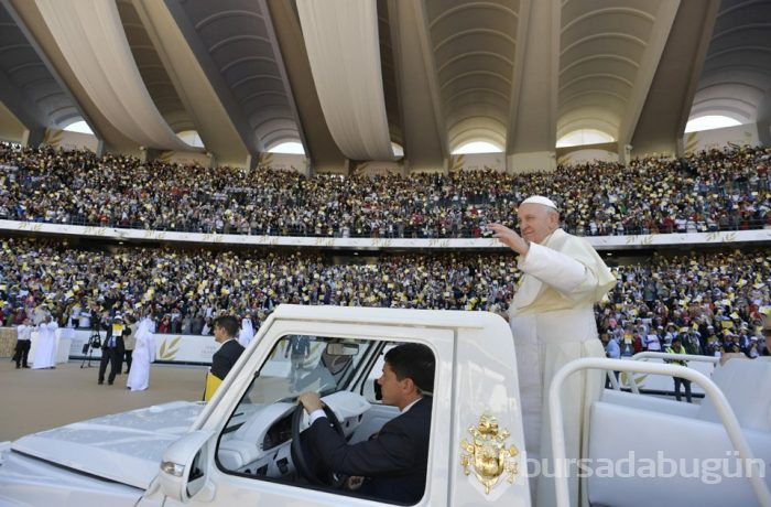 Papa Francis, BAE'de düzenlenen ilk ayini yönetti