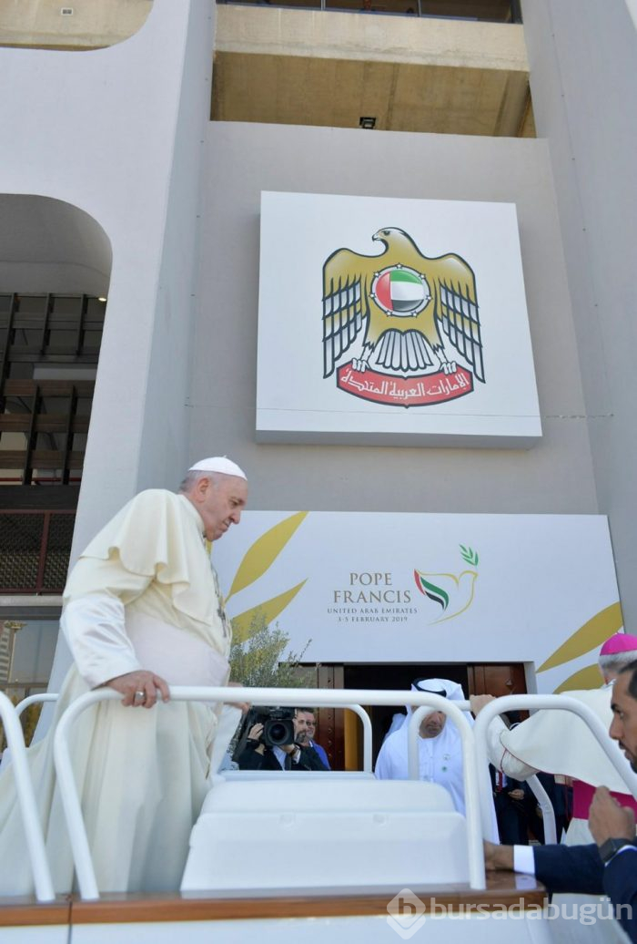 Papa Francis, BAE'de düzenlenen ilk ayini yönetti