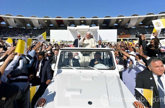 Papa Francis, BAE'de düzenlenen ilk ayini yönetti