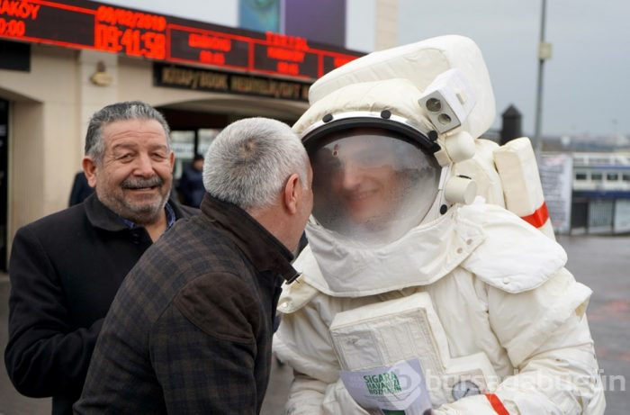 Sigaranın zararlarına 'astronot'la dikkat çekildi
