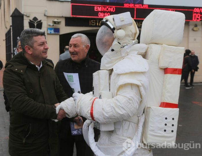 Sigaranın zararlarına 'astronot'la dikkat çekildi